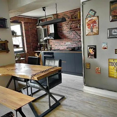 Iconic Loft - Private Parking, Netflix Apartment