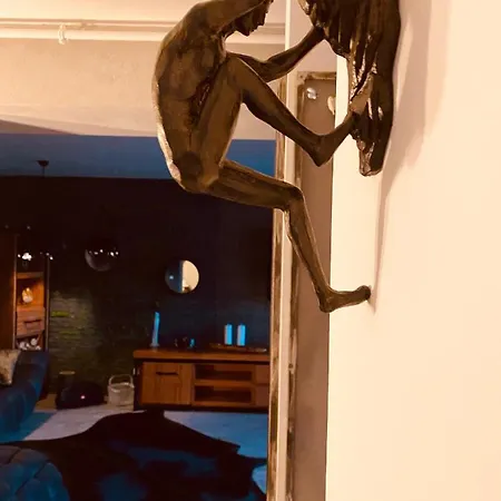 Iconic Loft - Private Parking, Netflix Lejlighed
